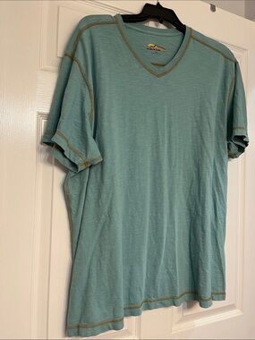 Orvis Men's V-Neck Tee in Seafoam